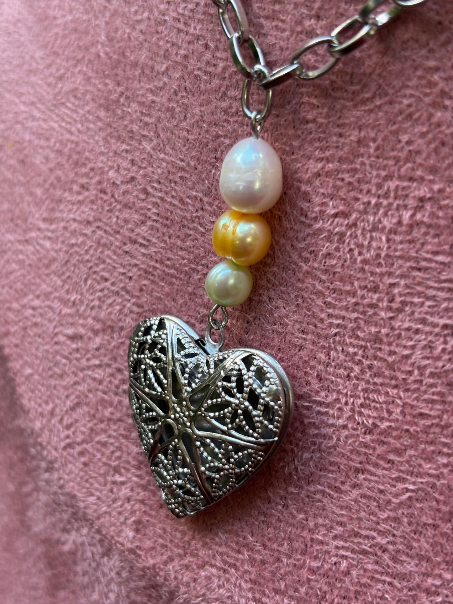 pearl locket necklace