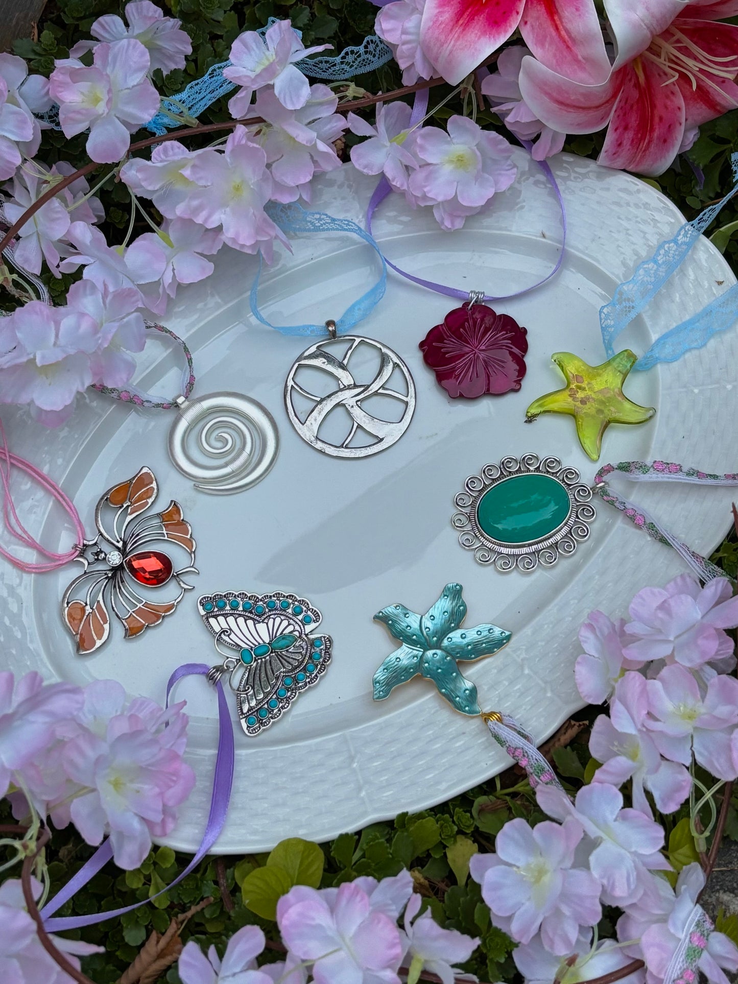 statement pendant ribbon necklace