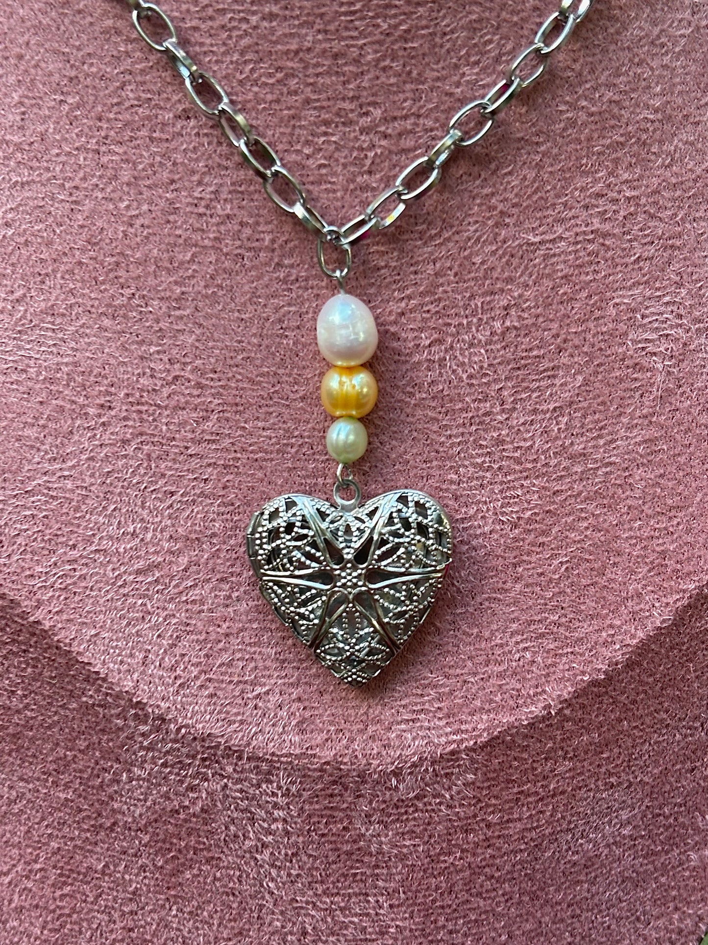 pearl locket necklace
