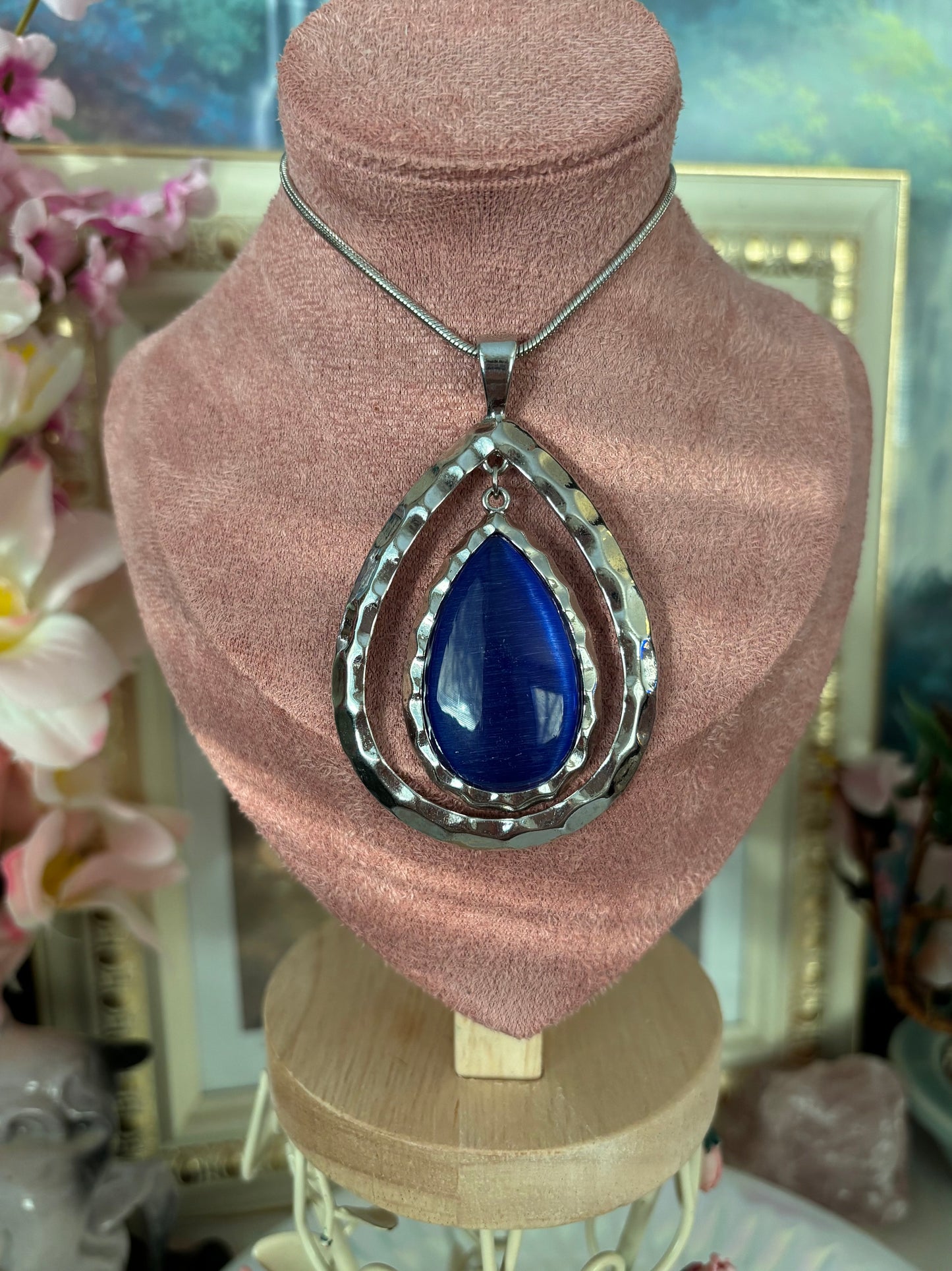 royal teardrop necklace